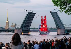 Первая репетиция торжества 'Алые Паруса' в акватории Невы
