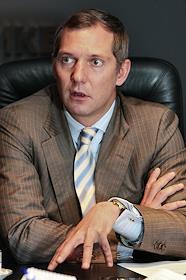 Заместитель гендиректора по правовым и корпоративным вопросам горно-металлургической компании (ГМК) 'Норильский никель' Денис Морозов во время интервью в своем рабочем кабинете