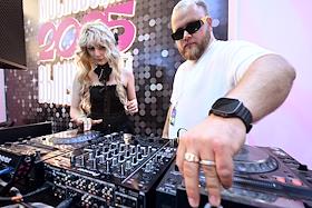 Празднование городского выпускного для московских школьников на территории ВДНХ