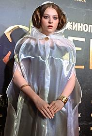 Премьера фэнтези-сериала 'Этерна' режиссера Сергея Трофимова в кинотеатре 'КАРО 11 Октябрь'