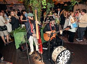 Церемония открытия читательской дачи 'Шануар', совместного проекта Maison Dellos и журнала 'Чтиво', на летней веранде гранд-кафе 'Шануар'