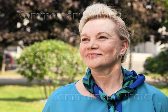 Gynecologist Lyubov Erofeeva during an interview in the park on Tulskaya near the monument to Daniil Moskovsky