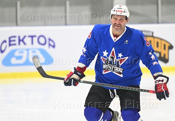 Training ahead of the '2025 Game of the Year. All Hockey Stars' at the Arena Play sports complex