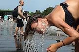 Genre photos. Heat in Moscow