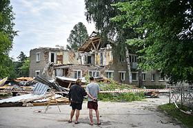 Последствия взрыва газа в двухэтажном жилом доме в поселке Красный Яр Новосибирской области