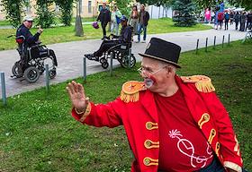 V молодежный фестиваль уличных театров 'На Карповке'