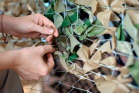 Жанровые фотографии. Изготовление маскировочных сетей в Санкт-Петербурге