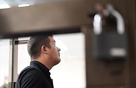 Избрание меры пресечения троим сотрудникам полиции, обвиняемых в превышении должностных полномочий в рамках расследования уголовного дела главного редактора издания Baza Глеба Трифонова, в Замоскворецком районном суде