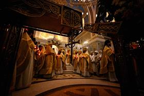 Празднование Дня крещения Руси и Дня памяти святого равноапостольного великого князя Владимира на территории музейно-храмового комплекса 'Новый Херсонес'. Всенощное бдение в Свято-Владимирском Херсонесском соборе, крестный ход и ночная Божественная литургия в храме-парке Святой Троицы