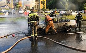 Дорожная авария с такси произошла в Приморском районе. Столкнулись автомобили Daewoo и такси Volkswagen на углу Богатырского проспекта и Планерной улицы. От удара автомобиль Daewoo загорелся