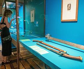 Выставка 'К барьеру! Поединки и дуэли от Ахилла до Лифаря' в Николаевском зале Государственного Эрмитажа