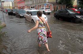 Последствия проливного дождя в центре города