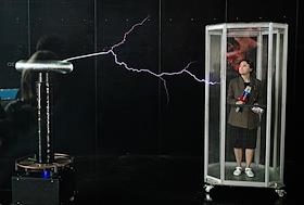 Фестиваль 'Территория будущего. Москва 2030' в парке 50-летия Октября. Футуристический кластер