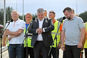 Церемония открытия движения по новой транспортной развязке на 385-м километре скоростной трассы М-11 'Нева' в Тверской области