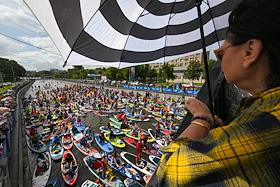 САП-фестиваль 'Яуза Фест'. Карнавальный сап-заплыв на реке Яуза