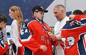 Гала-матч Кубка Александра Овечкина (OviCup). Матч звезд между командами Александра Овечкина и Павла Дацюкана на стадионе 'Арена-Мытищи' имени В.И.Шалимова. Церемония награждения победителей VII Кубка Александра Овечкина среди команд детско-юношеских академий