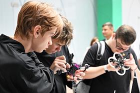 Международный форум 'Беспилотные системы: технологии будущего' в инновационном центре 'Сколково'. Выставка беспилотников