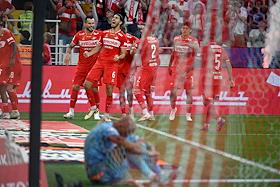 Мир Российская Премьер-Лига (РПЛ) 2025/2026. 5-й тур. Матч между командами 'Спартак' (Москва) - 'Зенит' (Санкт-Петербург) на стадионе 'Лукойл Арена'