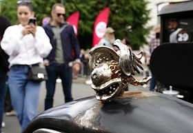 Ежегодный фестиваль 'Мотостолица 2025' на Манежной площади в Санкт-Петербурге