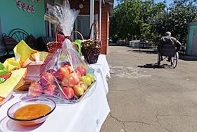 Праздник Преображения Господня (Яблочный Спас) в ГБУ 'Комплексный центр социального обслуживания населения Володарского района' в с. Старченково (Донецкая Народная Республика, Володарский м.о.)