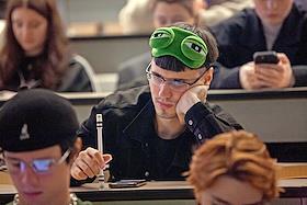 Жанровые фотографии. Студенты на лекции