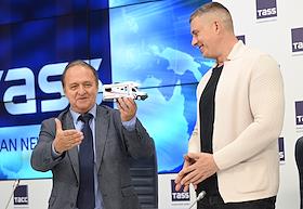 Пресс-конференция, посвященная развитию автомобильного туризма в стране, и презентация карты и логотипа туристических автомаршрутов в пресс-центре ТАСС