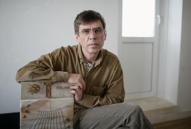 Алексей Крутяков, часовщик, партнер компании 'Часомер', в мастерской компании