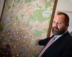 Владелец стоматологической сети 'Мастердент' и сети клиник 'Цена-качество' Николай Морозов во время интервью в своем рабочем кабинете