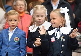 1 сентября. День знаний. Торжественная линейка в средней общеобразовательной школе (СОШ) №324 Курортного района Санкт-Петербурга (г. Сестрорецк)