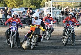 Кубок по мотоболу. Матч между командами 'Антрацит' (ДНР) и 'Ковровец' (Владимирская область) в честь Дня шахтера на стадионе Кировского