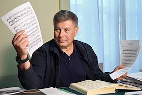 Художественный руководитель Молодежной оперной программы Большого театра Дмитрий Вдовин во время интервью в Большом театре