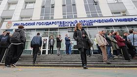 Открытие памятника советскому и российскому учёному-правоведу, выпускнику Уральской государственной юридической академии, одному из авторов Конституции России, Сергею Алексееву в Уральском государственном юридическом университете (УрГЮУ) им. В.Ф. Яковлева. Презентация своей книги «Наследники или ренегаты. Государство и право „оттепели“ 1953–1964» депутата Государственной думы Павела Крашенинникова