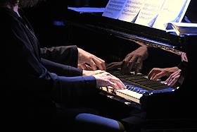 Концерт 'Антиформалистический раёк', из цикла 'Музыка вне себя', в доме культуры 'ГЭС-2'