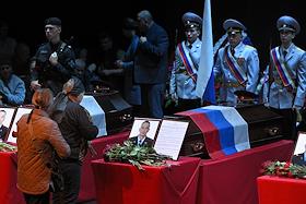 Церемония прощания с тремя бойцами ОМОН 'Крепость' Управления Росгвардии по Орловской области, погибшими при взрыве на железнодорожном перегоне 'Малоархангельск — Глазуновка' в Орловском академическом драматическом театре имени И.С.Тургенева