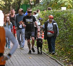 'Особый забег', посвященный Всемирному дню зрения, в парке 'Кузьминки'