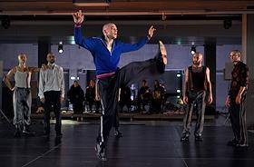 Генеральная репетиция спектакля 'Под землей' хореографа Ольги Цветковой на парковке Дома культуры 'ГЭС-2'