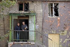 Последствия обстрела жилого дома в Кировском районе Донецка