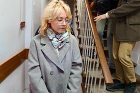 Судебное заседание с участием уличной певицы Наоко (Дианы Логиновой), задержанной в Санкт-Петербурге за исполнение песен, признанных «иноагентскими» и запрещённых к распространению в России.Дзержинский районный суд