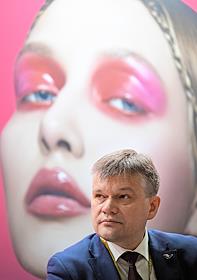 32-я Международная выставка парфюмерно-косметической отрасли InterCHARM в Международном выставочном комплексе 'Крокус Экспо'. Пленарная сессия 'Зеленые стандарты: как достоверность экологических заявлений становится новым конкурентным преимуществом на рынке бытовой химии и косметики'