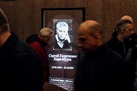 Церемония прощания с ученым, публицистом Сергеем Кара-Мурзой в морге ЦКБ №2 им. Н.А. Семашко