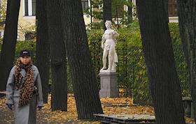 Жанровые фотографии. Подготовка скульптур Летнего сада к зиме