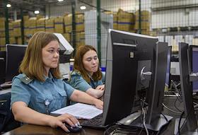 Работа Логистического центра 'Почты России' в Татарстане. Учение по пресечению перемещения в посылках товаров, загрязненных радионуклидами