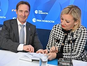 Пресс-конференция на тему 'Конфликт на Украине: взгляд из Италии', в рамках которой представлена книга Элизео Бертолази 'Конфликт на Украине глазами итальянского журналиста' в МИА 'Россия сегодня'