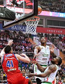 Единая лига ВТБ по баскетболу. Матч между командами ЦСКА (Москва) - УНИКС (Казань) на стадионе 'Мегаспорт'