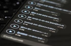 Жанровая фотография. Аудио сообщения на смартфонах