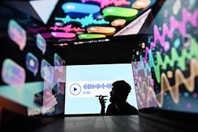 Жанровая фотография. Аудио сообщения на смартфонах