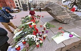 Акции в преддверии Дня памяти жертв политических репрессий. Возложение цветов к Соловецкому камню. Установка дубликатов табличек 'Последнего адреса' по адресу Ананьевский пер, дом 5, строение 4 и чтение имён