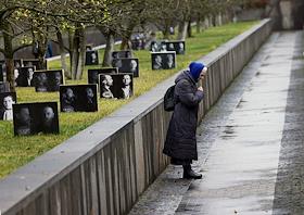 Акция 'Голос памяти' на Бутовском полигоне в День памяти жертв политических репрессий