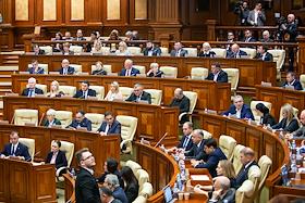 Заседание парламента Молдавии по утверждению правительства Молдавии в Кишиневе