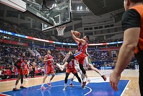 Единая лига ВТБ по баскетболу. Матч между командами ЦСКА (Москва) - 'Локомотив-Кубань' (Краснодар) на стадионе 'Мегаспорт'